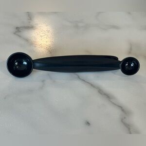 Pampered Chef Scoop Coffee Bag Clip  #2555 Tablespoon & Teaspoon Measures